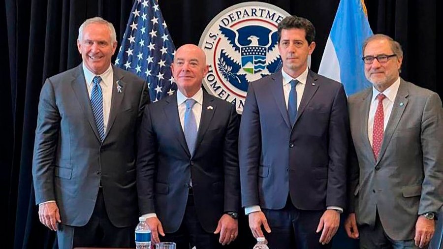 Atentado los representantes del Comit Judo Americano American Jewish Committee y del Congreso Judo Mundial World Jewish Congress manifestaron su solidaridad con la VicepresidentaFoto Prensa