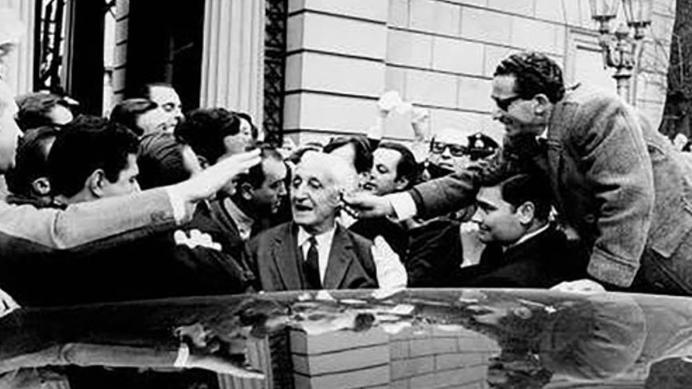 Tras su derrocamiento Illia se retir de la Casa Rosada por sus propios medios