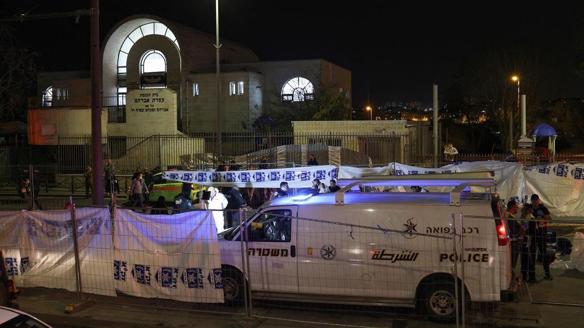 El atacante intercambi disparos con la polica e intent huir a pie aunque finalmente fue neutralizado por los agentes Foto AFP