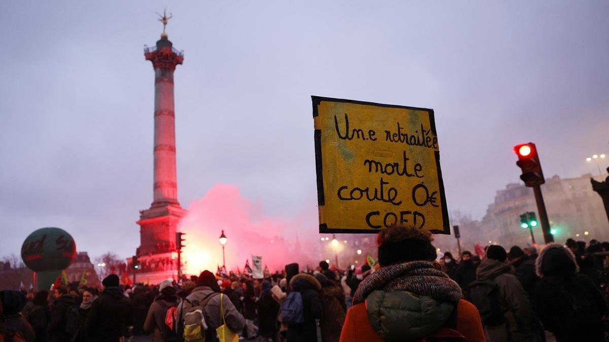 Las protestas contra la reforma jubilatoria se extendieron por Pars y las principales ciudades del pas Foto AFP