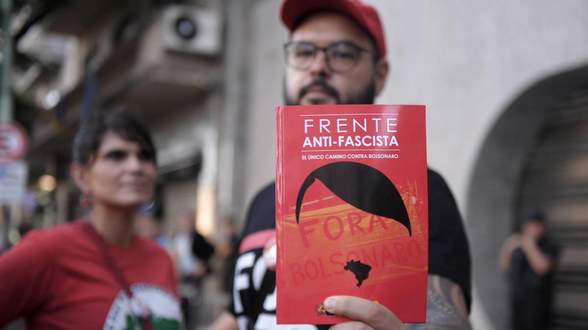 Movimientos sociales marcharon en defensa de la democracia en Brasil Foto Julin lvarez