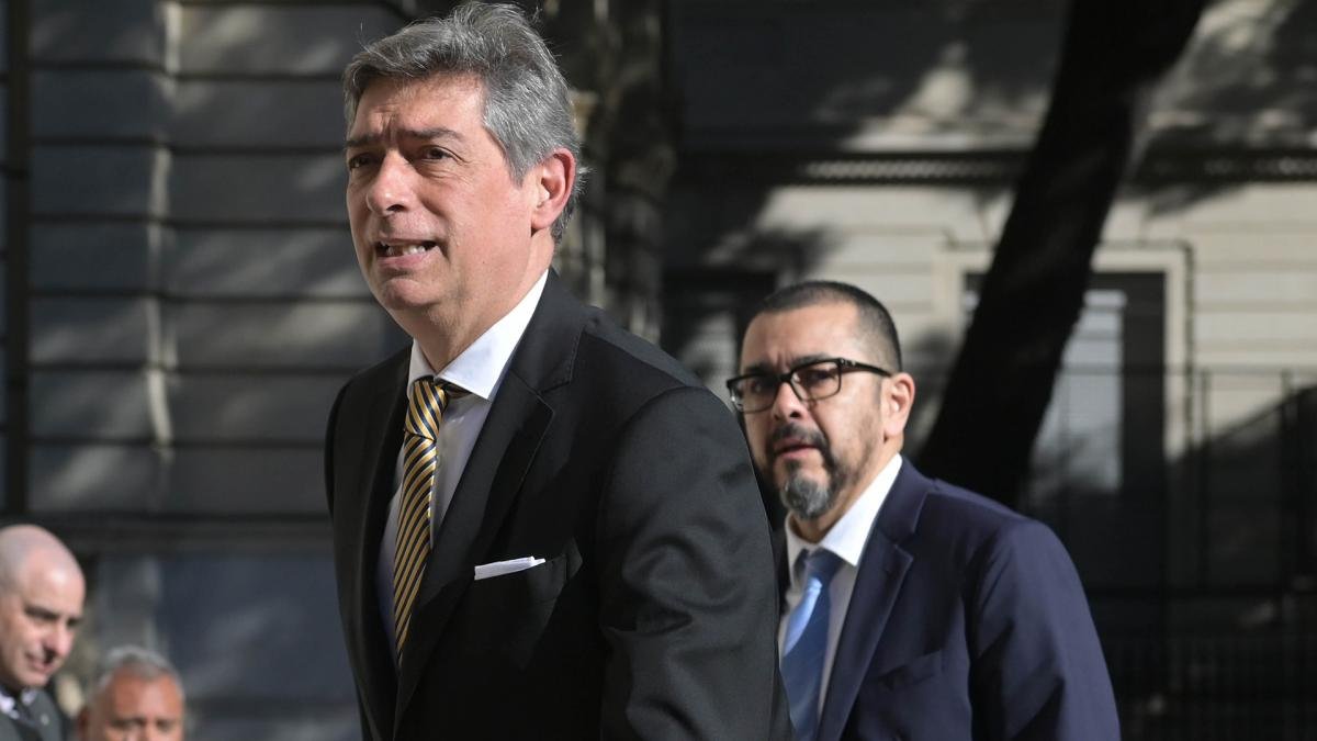 Silvio Robles el colaborador de Rosatti a metros del juez de la Suprema Corte Foto Sebastin Granata 