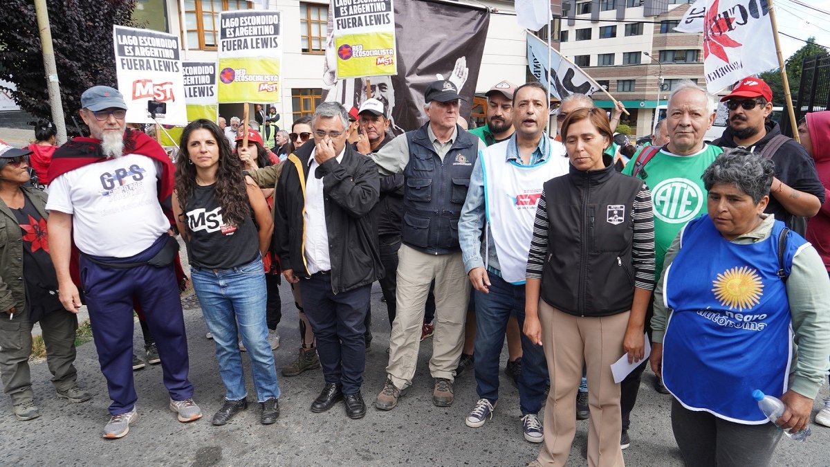 Manifestantes reclaman que se libere el Camino de Tacuif Foto Pepe Mateos