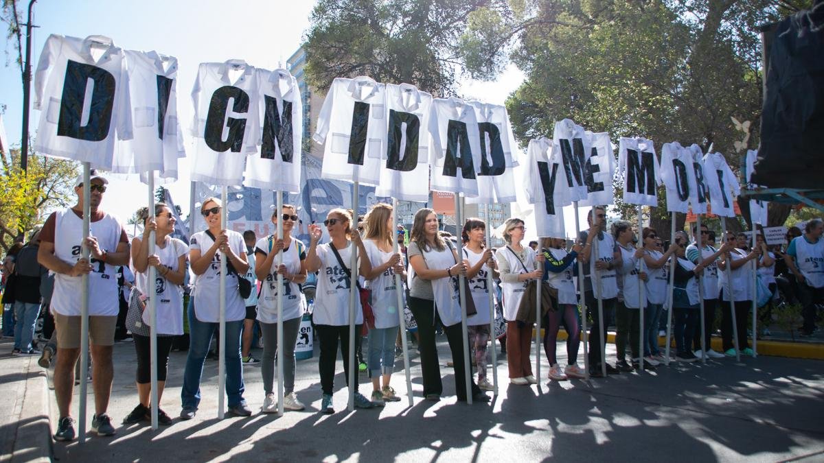 Los docentes neuquinos vuelven a las calles para reclamar por mejoras en la infraestructura escolar Foto David Snchez
