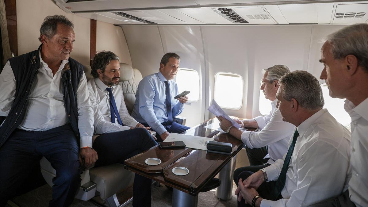 Alberto Fernndez y la comitiva que lo acompaa en su viaje a Brasil Foto Presidencia