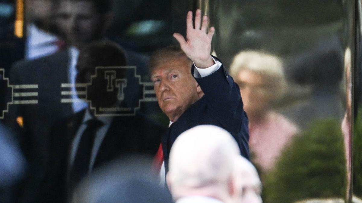 El expresidente republicano se mantuvo en silencio durante la audiencia Foto AFP