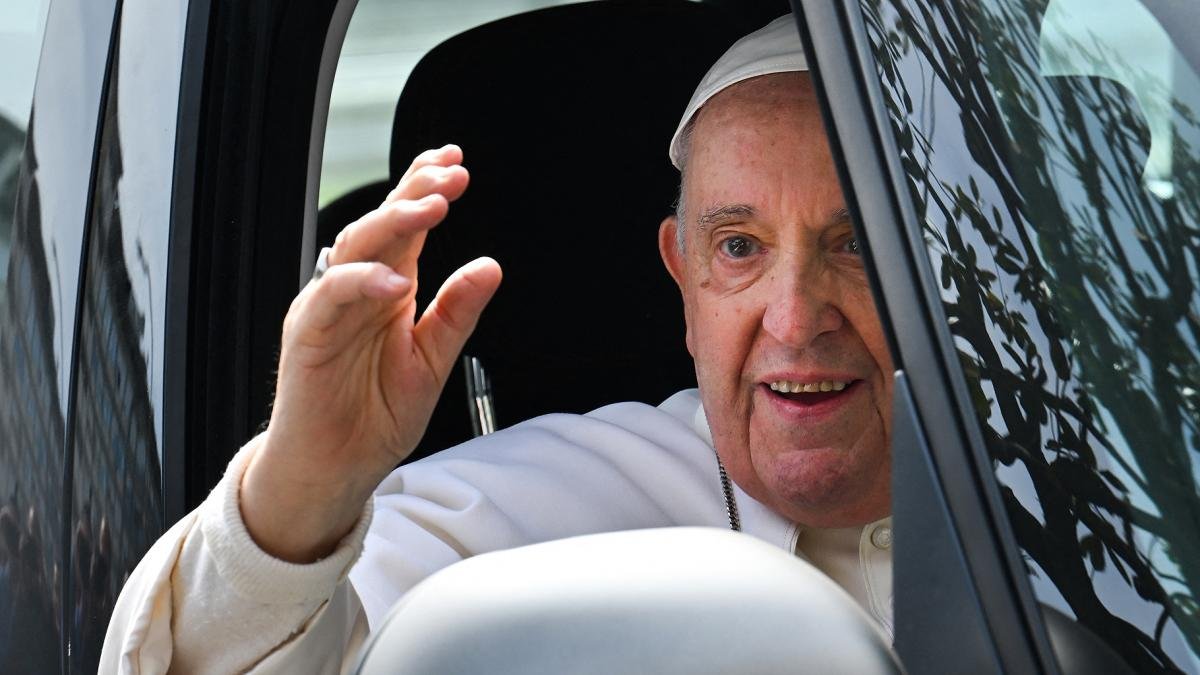 El papa Francisco encomend al Cardenal Matteo Zuppi la misin de paz Foto AFP