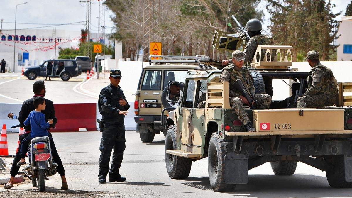 Las fuerzas de seguridad rodearon la sinagoga y resguardaron a quienes la visitaban Foto AFP
