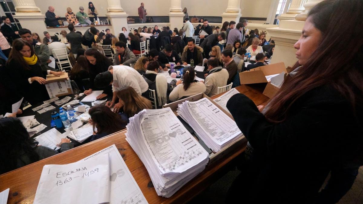 El guarismo oficial determin que vot el 6603 de las personas habilitadas para sufragar 612273 votantes de un total de 927245 electores Foto Germn Pomar