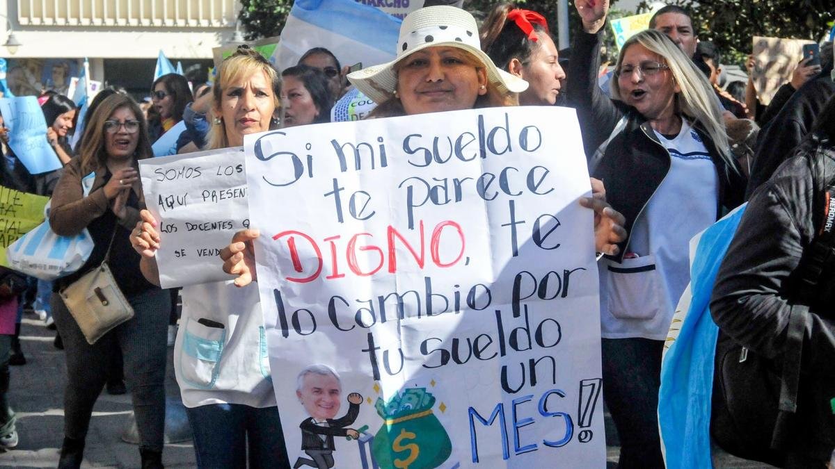 Los gremios aseguraron que el acatamiento de la medida es de casi de un 100 por ciento en toda la provincia Foto Edgardo Valera