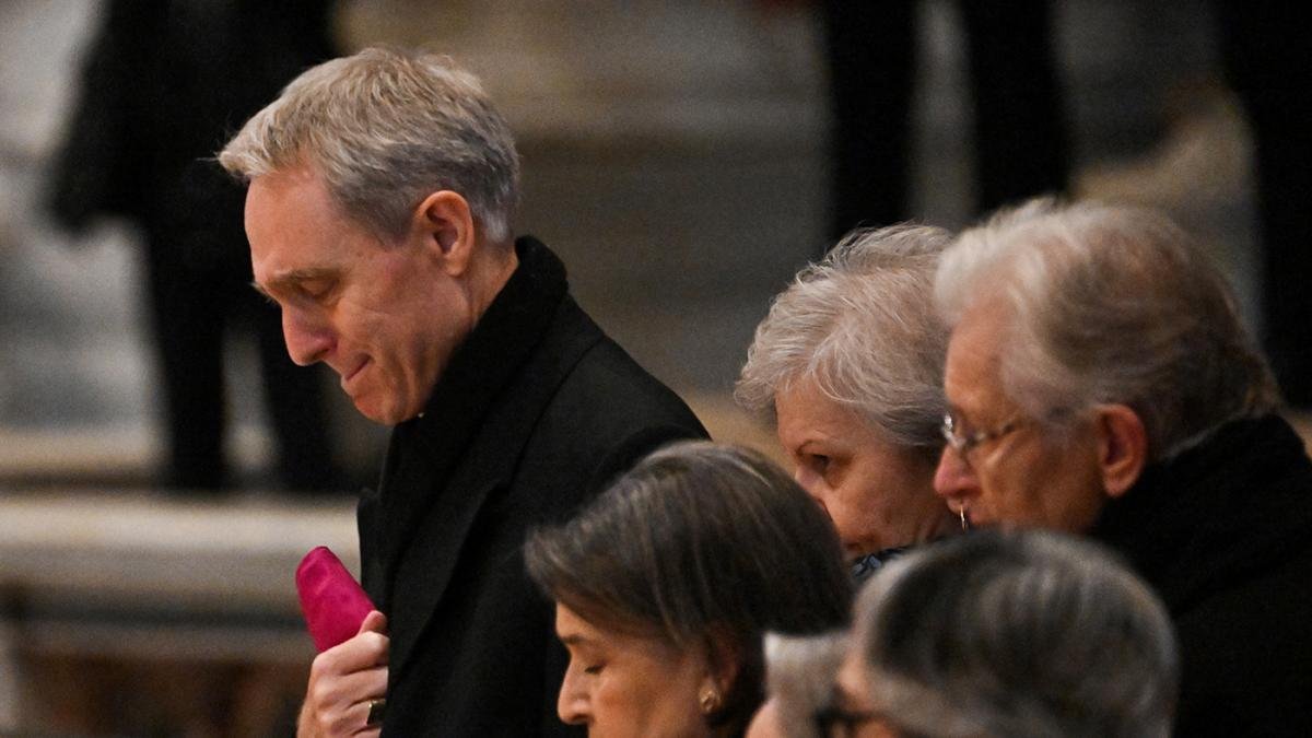 Francisco dispuso que monseor Ganswein vuelva a su dicesis de origen Foto AFP