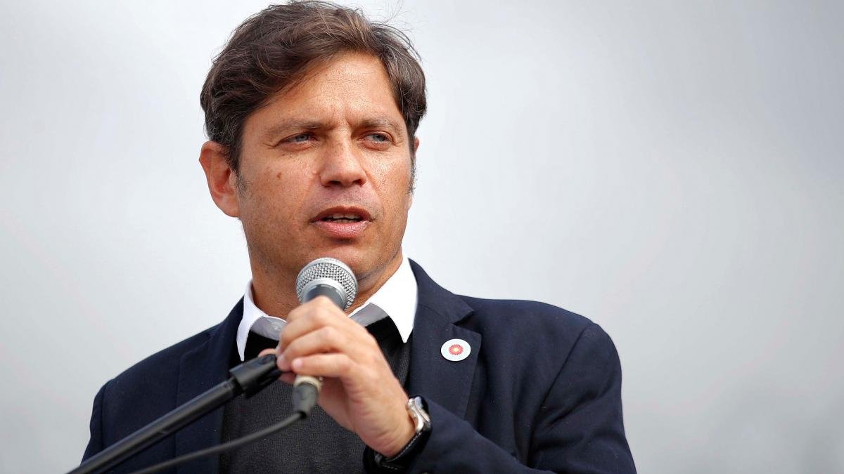 El gobernador bonaerense Axel Kicillof firmar el decreto de convocatoria a elecciones para el domingo 22 de octubre Foto Archivo