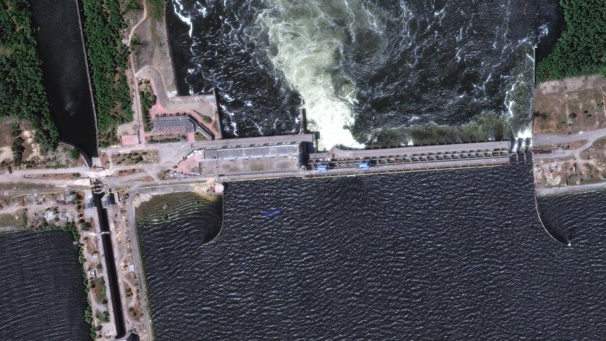 El ataque a la represa de Kajovka provoc una catstrofe medioambiental y humanitaria en el sur ucraniano Foto DPA