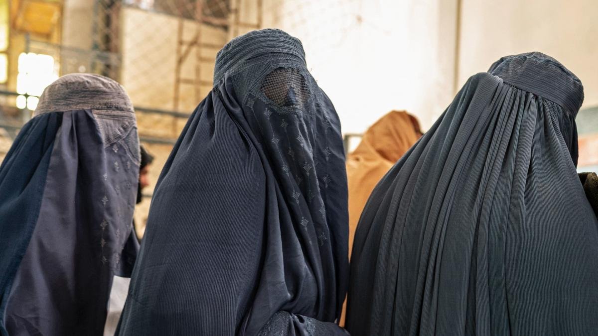 La prohibicin de salones de belleza har perder su ingreso a unas 60000 mujeres que trabajan en 12000 establecimientos Foto AFP