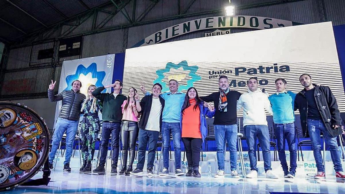 Wado De Pedro Mximo Kirchner y Axel Kicillof en Merlo junto al intendente Menndez y los precandidatos Foto Prensa