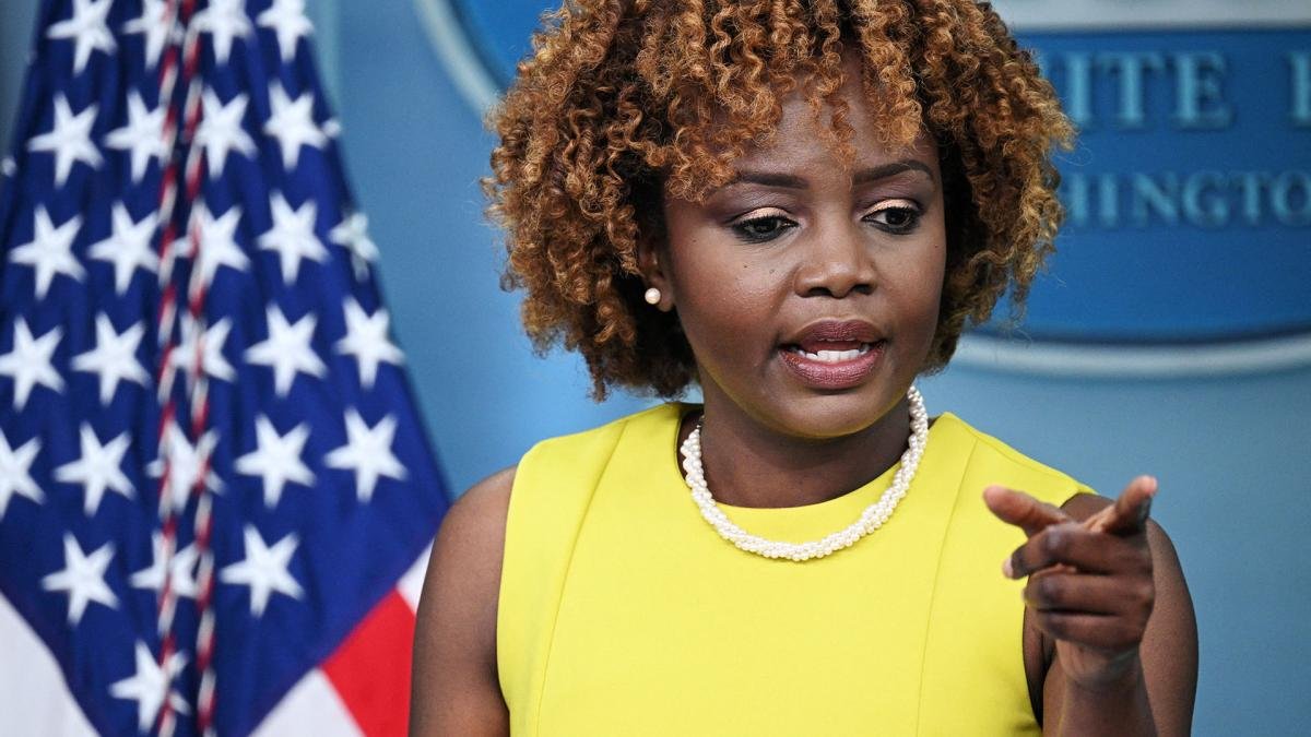 La secretaria de prensa de la Casa Blanca contest la pregunta en rueda de prensa Foto AFP