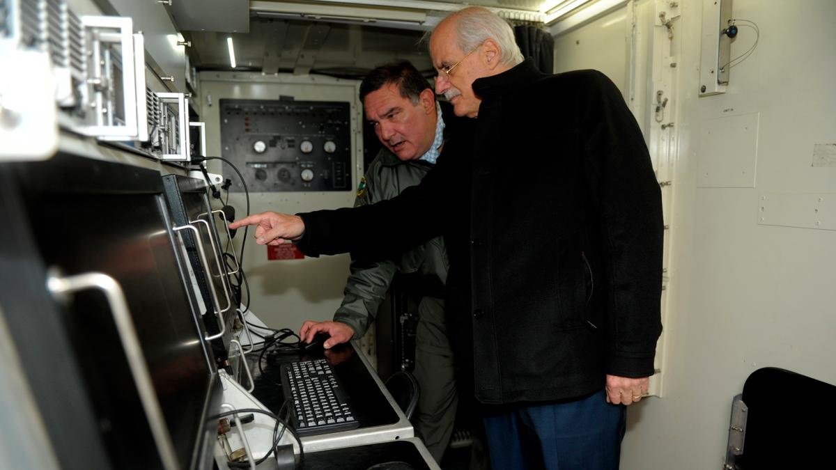 El ministro Taiana particip del acto de presentacin de un radar Foto Osvaldo Fanton