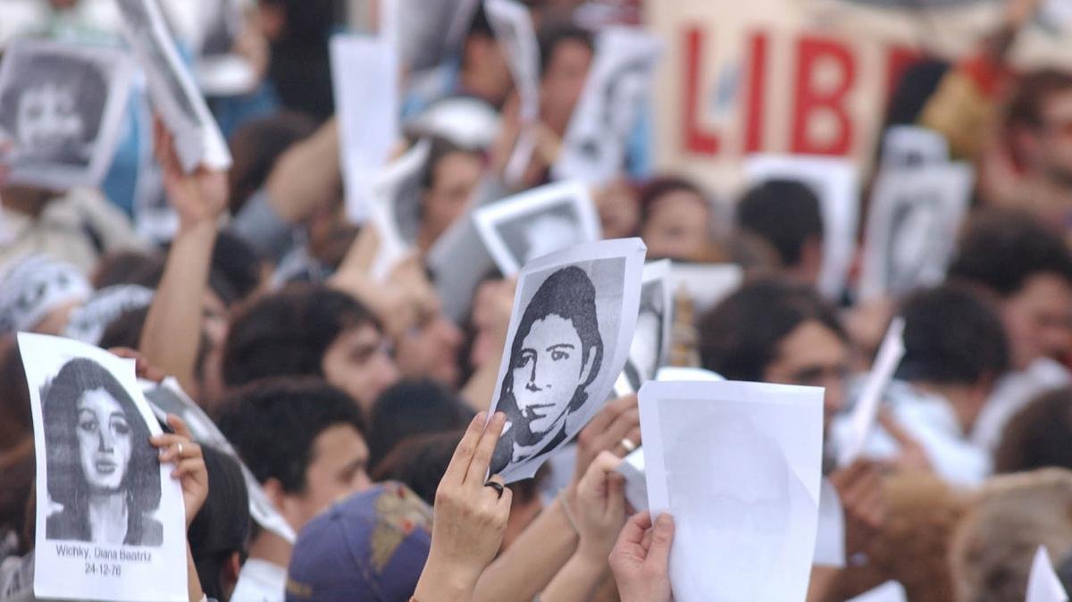 Organismos de DDHH marchan contra las leyes de Obediencia Debida y Punto Final Foto Roman Von Eckstein