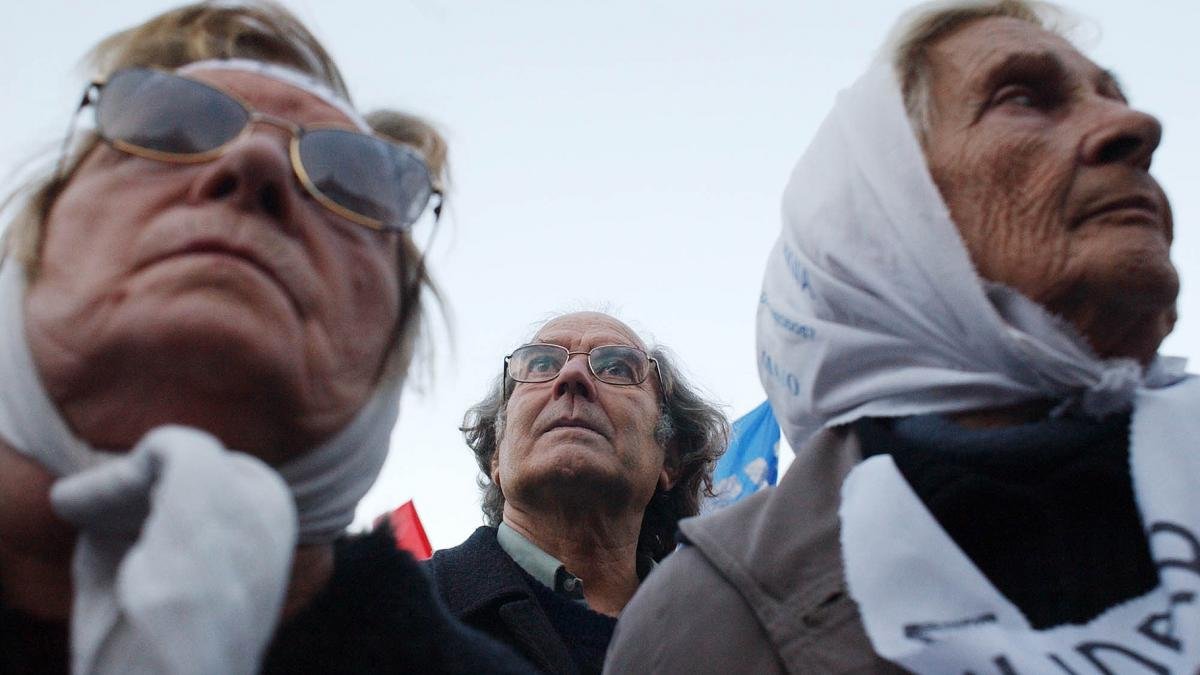 Organismos de DDHH marchan contra las leyes de Obediencia Debida y Punto Final Foto Roman Von Eckstein