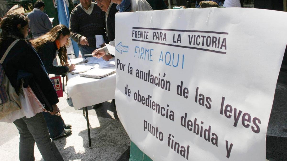 Las firmas contra las leyes de Obediencia Debida y Punto Final Foto Roman Von Eckstein