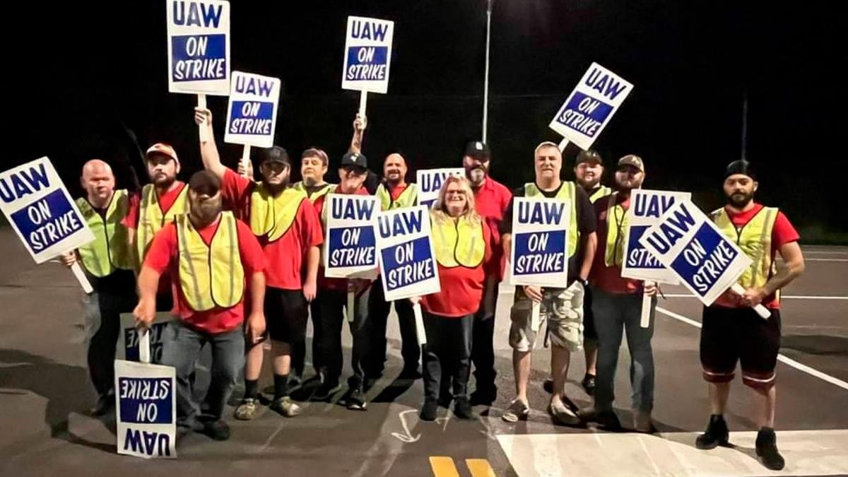 Medida de fuerza en tres fbricas de automviles en Estados Unidos Foto UAW International Union