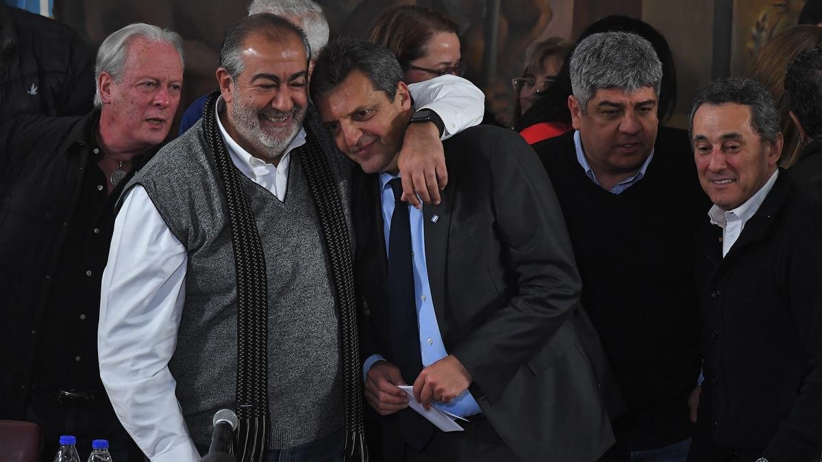 El triunvirato que dirige la CGT integrado por Hctor Daer Pablo Moyano y Carlos Acua llam a una marcha para apoyar la eliminacin de Ganancias Foto Vctor Carreira
