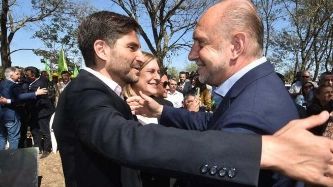 Maximiliano Pullaro y Omar Perotti.