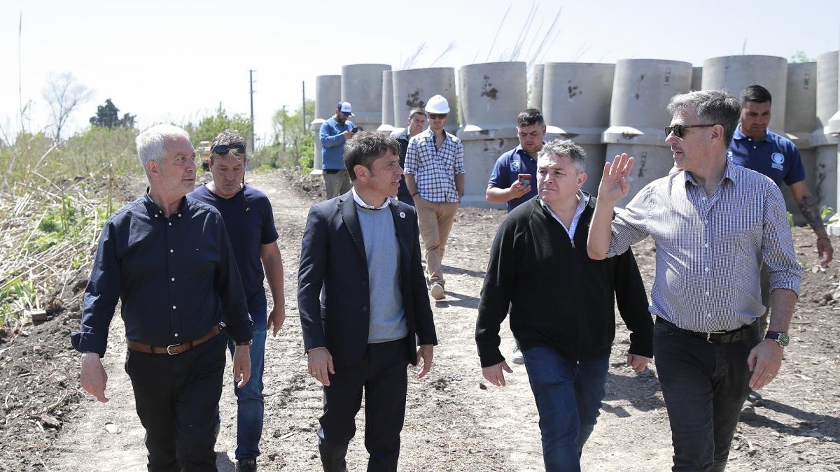 Kicillof recorri obras de desages y saneamiento en la ciudad de La Plata junto al ministro de Justicia provincial Julio Alak Foto Prensa GPBA