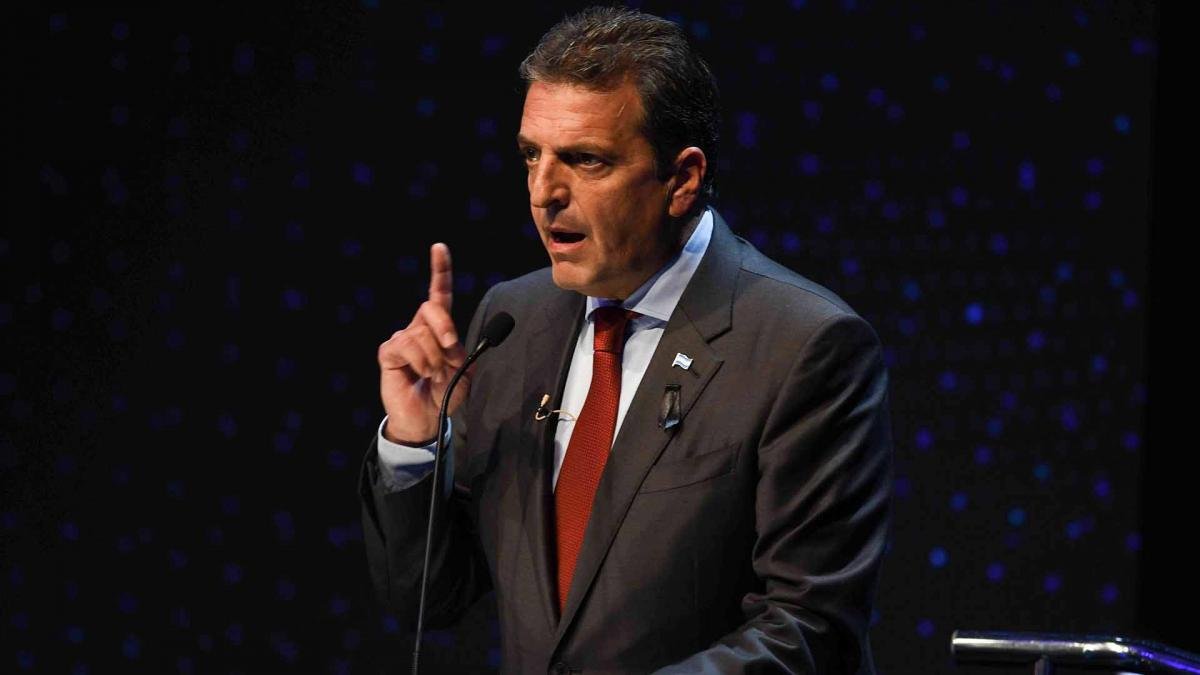 Preparnse para ver al desnudo las peores miserias de los que especulan contra el ahorro de los argentinos asegur Massa Foto Camila Godoy