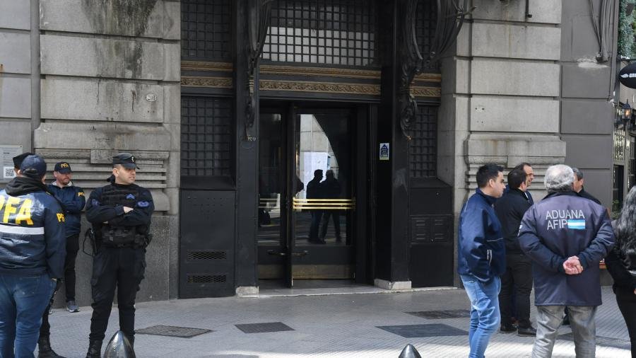 Durante los allamientos en las cuevas porteas hubo al menos seis detenidos Foto Pablo Aeli