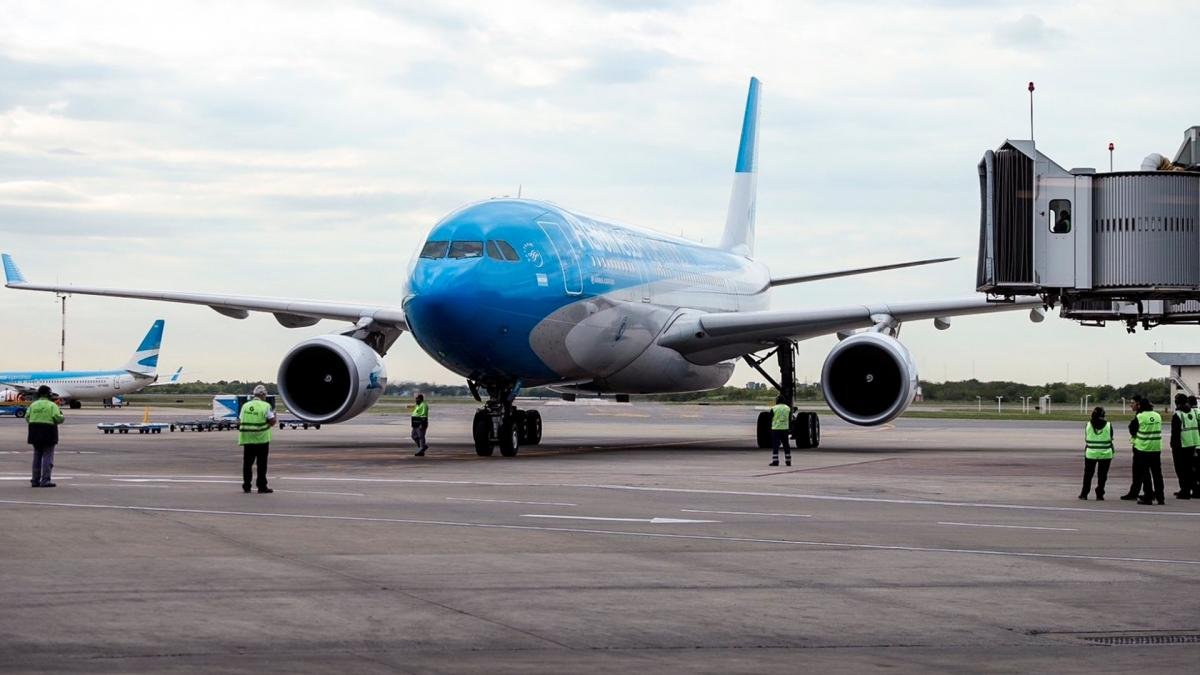 Uno de los aviones que repatri argentinos desde Israel Fotoalferdez