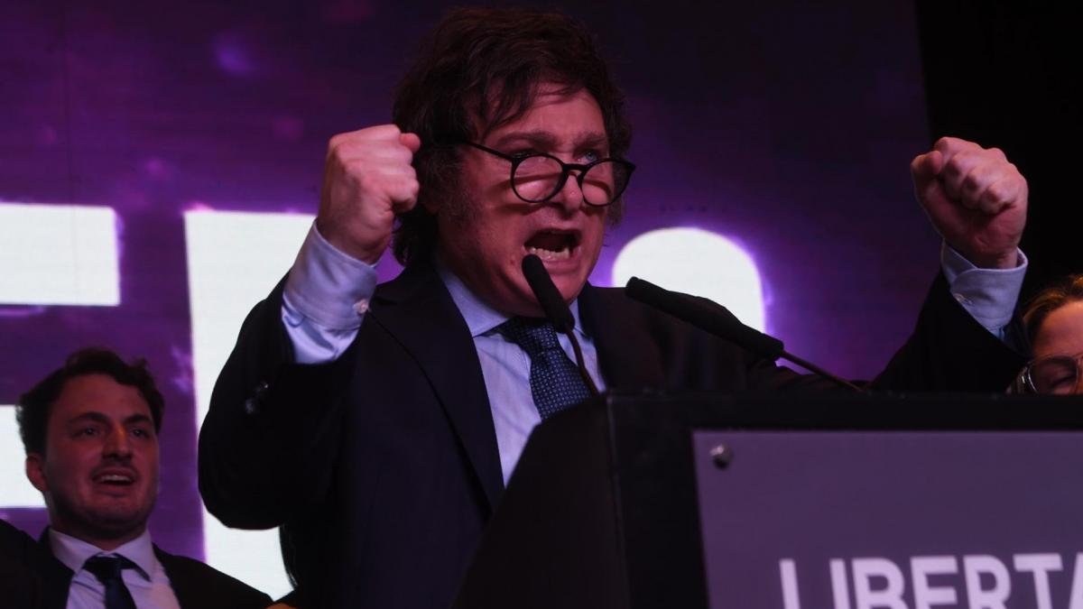 Milei con poco menos del 30 de los votos consigu el pase al balotaje Foto Camila Godoy