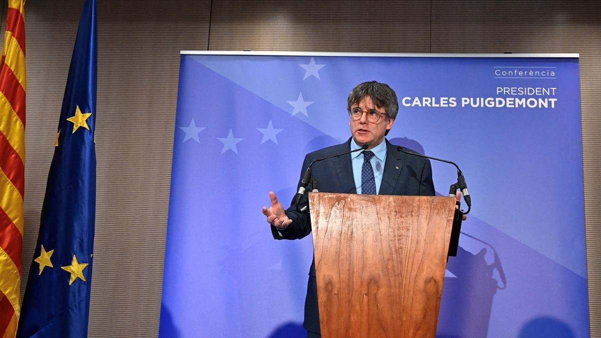 Puigdemont acept tras intensas negociaciones apoyar la reeleccin de Snchez y a cambio obtuvo de los socialistas el compromiso de la prxima aprobacin de una ley de amnista Foto AFP