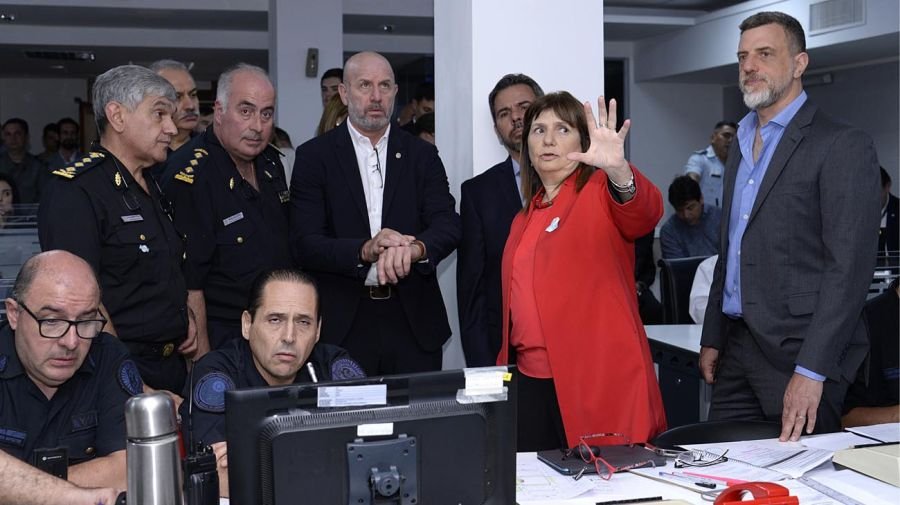Patricia Bullrich monitorea la marcha de la CGT en la zona de Tribunales