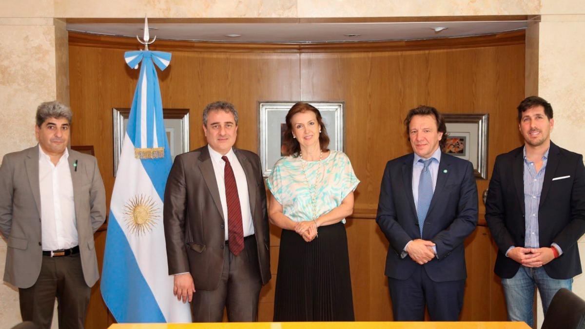 La canciller Mondino con autoridades del Centro Islmico de la Repblica Argentina cancillera ARG