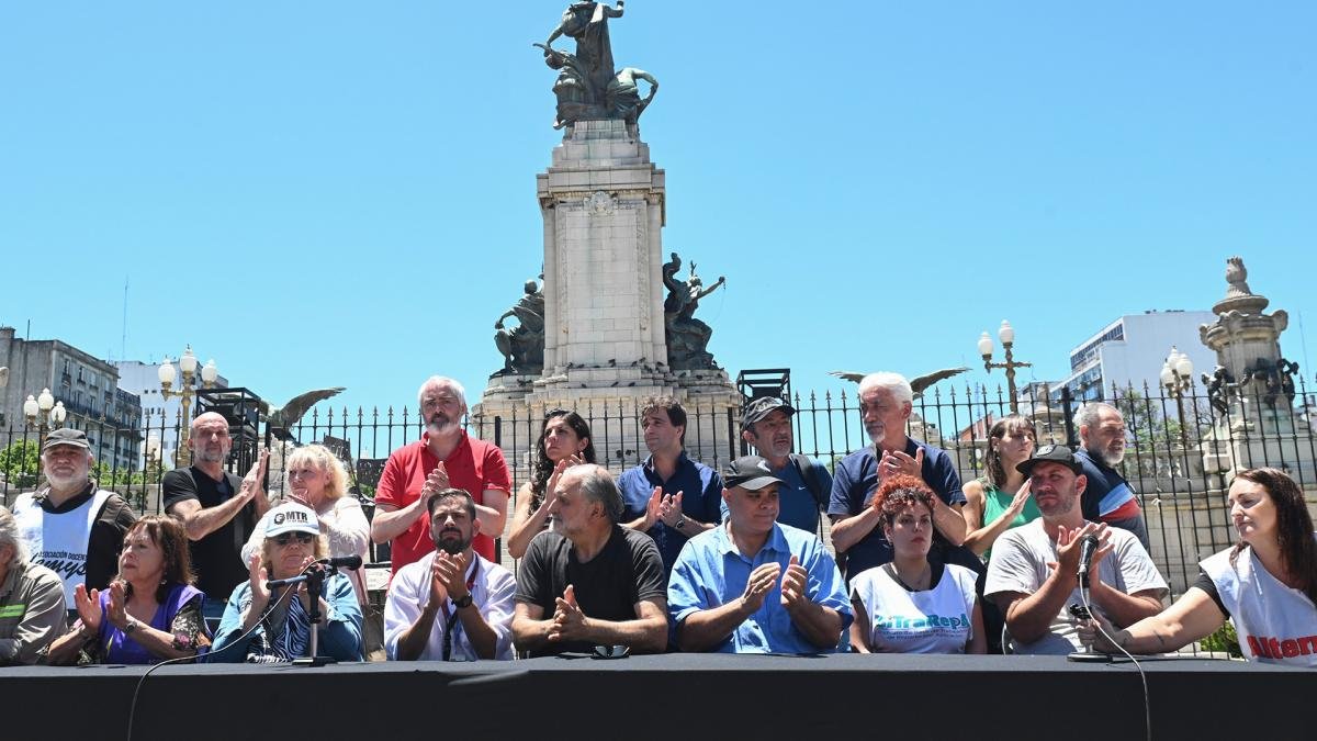 El dirigente del PO Eduardo Belliboni asegur que la movilizacin se extender durante todo el tratamiento de la ley Bases Foto Leo Vaca