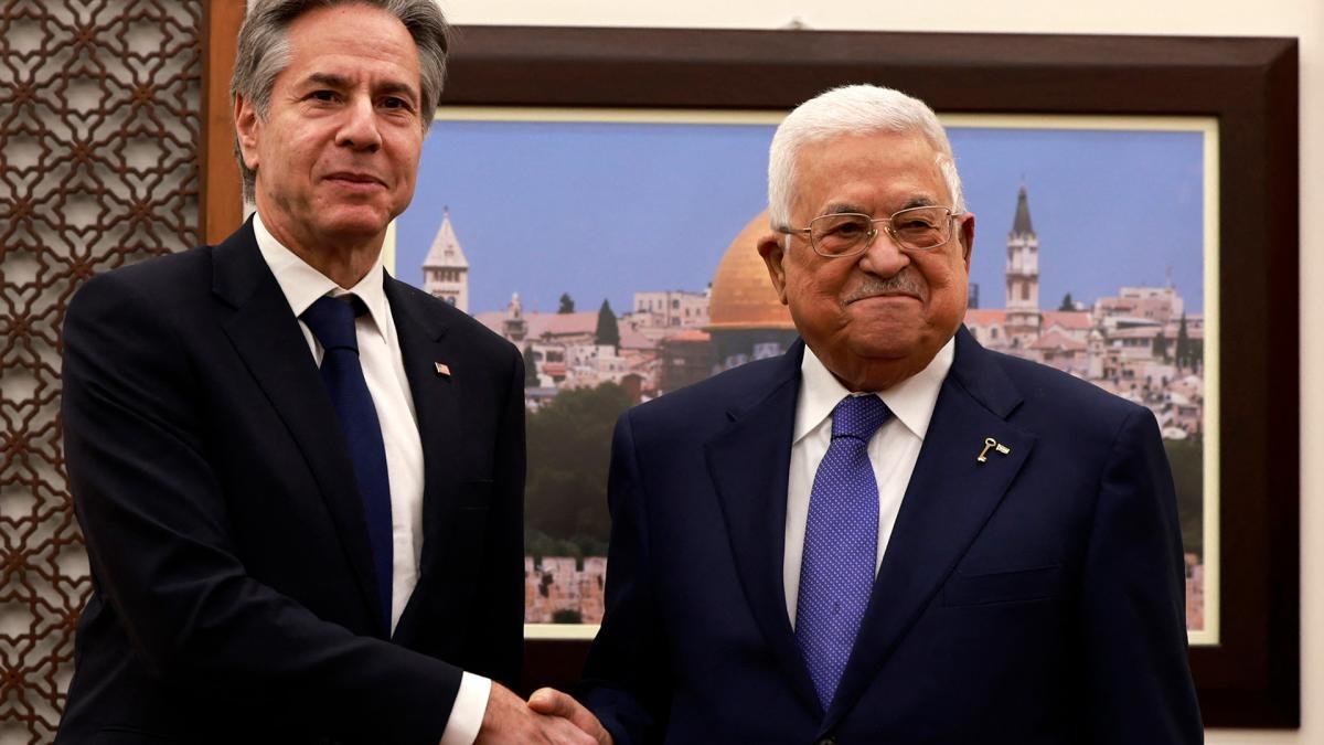 Antony Blinken jefe de la diplomacia estadounidense se reun con el presidente de la Autoridad Palestina Mahmud Abbas para intentar que el conflcto no escale a nivel regional Foto AFP