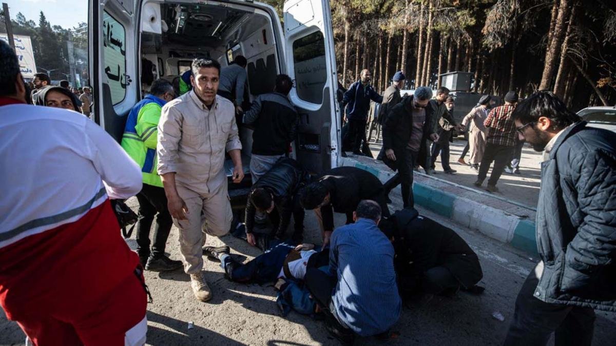 Dos explosiones mataron a 103 personas e hirieron a otras 141 en una ciudad del sur de Irn Foto AFP