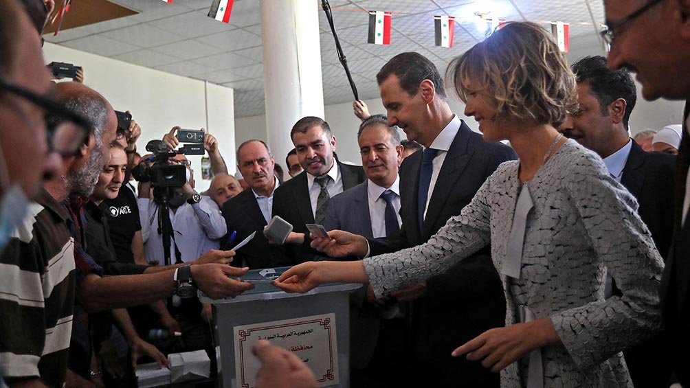 A pesar de aos de guerra cotnra insurgentes locales y extranjeros el presidente Bashar al Assad ha logrado conservar el poder