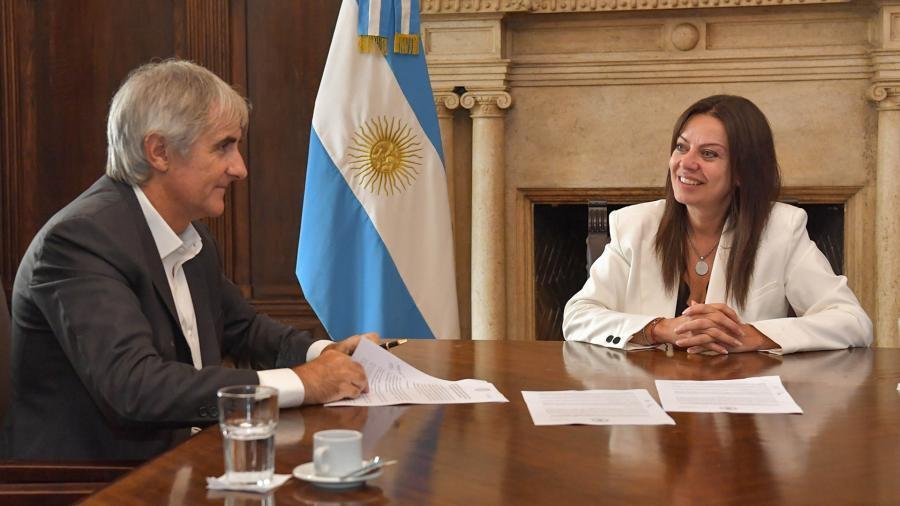La ministra Sandra Pettovello junto a Luciano Ojea Quintana director nacional de Critas Argentina Foto Prensa