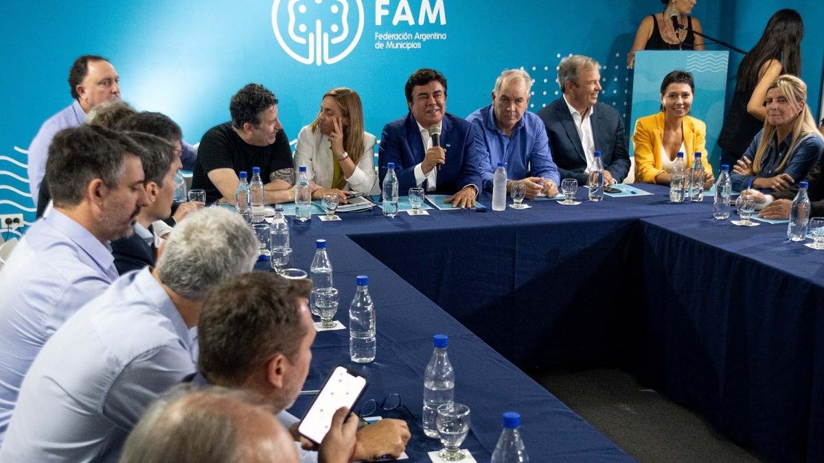 Los jefes comunales de todo el pas se reunieron durante tres horas en la sede de la FAM en el barrio porteo de Retiro Foto Eliana Obregn