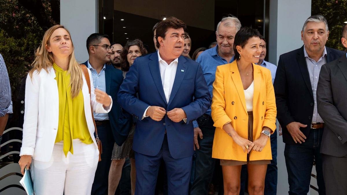 El conductor de la FAM Fernando Espinoza La Matanza exigi que se respete la Constitucin nacional la divisin de poderes y el federalismo Foto Eliana Obregn