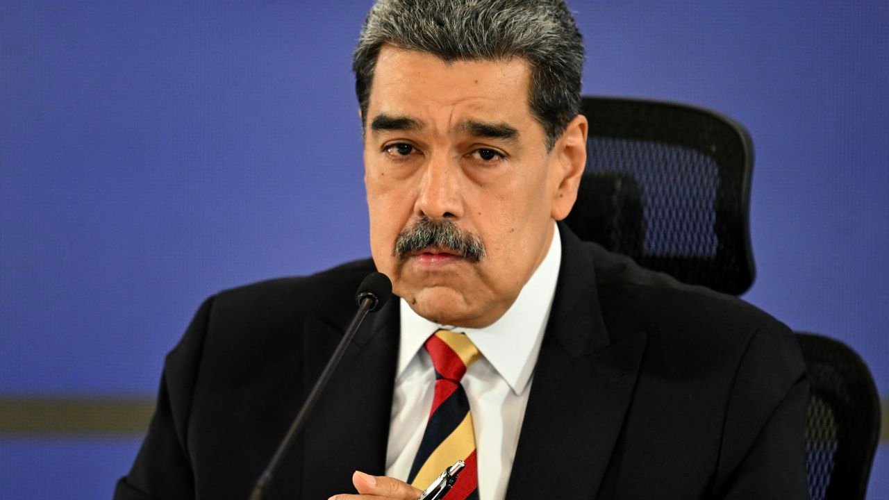 Maduro hace su primera aparición pública en días tras rumores de su huida