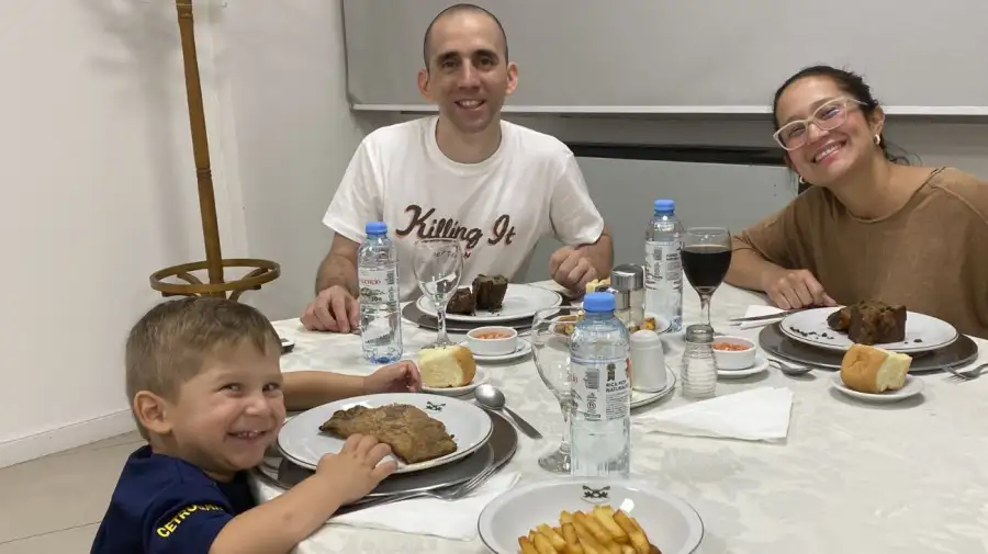 Nahuel Gallo, primera cena en familia después de pasar 448 días detenido ilegalmente en Venezuela