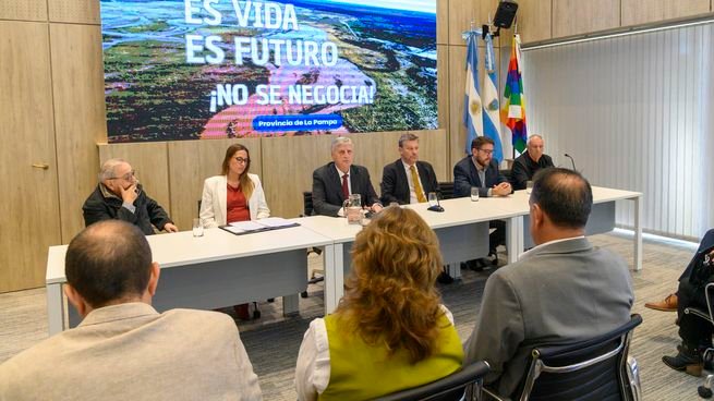 La Pampa presentó un amparo ambiental colectivo contra la modificación de la Ley de Glaciares bajo la consigna Es Vida. Es futuro. ¡No se negocia!