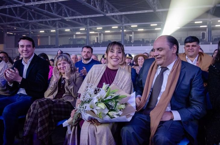 La ministra de Cultura, Turismo y Deporte catamarqueña, Daiana Roldán, junto a su esposo, Gustavo Saadi.