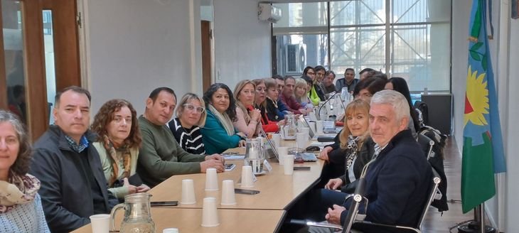 Los gremios docentes acordaron llevar la nueva oferta salarial a debate entre sus bases.