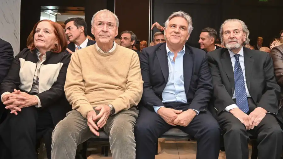 Homenaje al ex gobernador cordobés José Manuel De la Sota 08092026