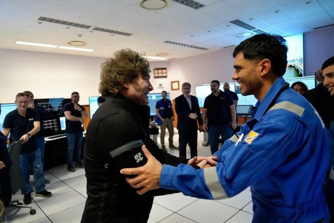 Javier Milei recorrió una planta de Compañía Mega en Bahía Blanca y destacó inversiones bajo el RIGI. Javier Milei recorrió una planta de Compañía Mega en Bahía Blanca y destacó inversiones bajo el RIGI.