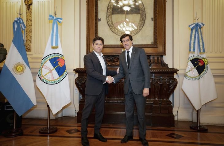 Axel Kicillof sumó una nueva foto con un gobernador de la UCR.